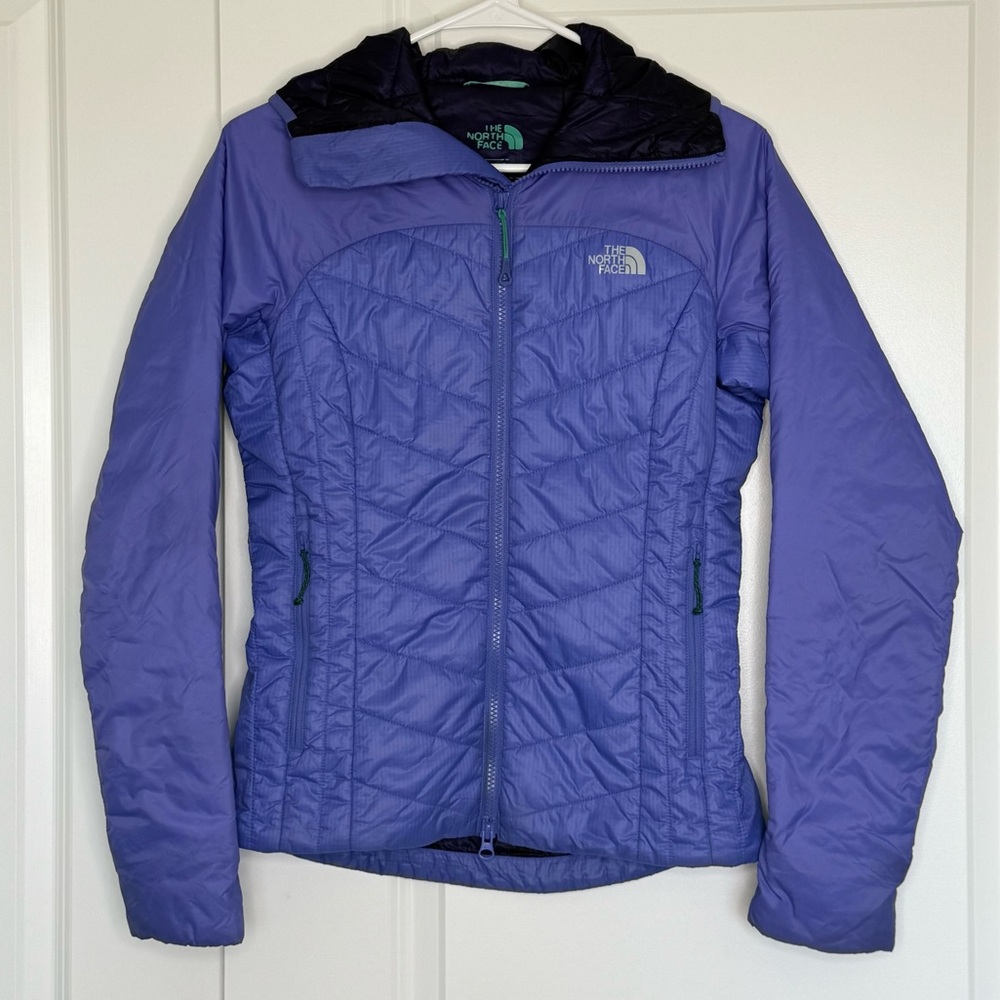 The North Face lightweight hooded puffer jacket periwinkle blue size xs